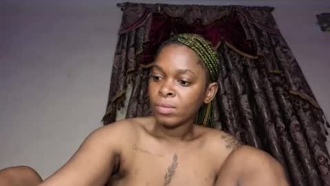 Snapshot of bigbooty_xchataa chatting on December 16, 4:39 am Lucy online show from December 16, 4:39 am