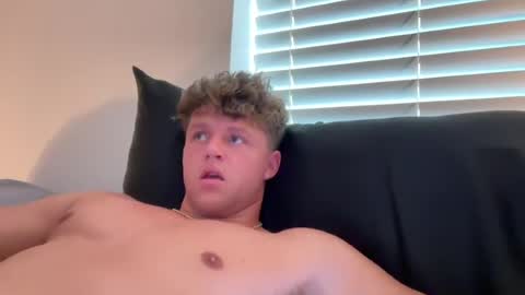 Snapshot of bigbootyburger1 chatting on July 22, 7:49 pm bigbootyburger1 online show from July 22, 7:49 pm