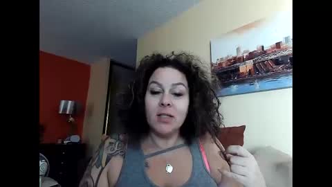 Snapshot of bigbreastsabrina chatting on February 17, 4:15 pm BIG BREAST SABRINA online show from February 17, 4:15 pm