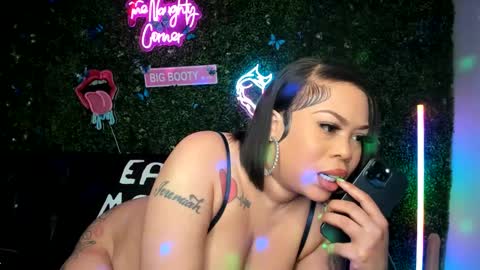 bigbuttsarena online show from December 11, 2:44 pm