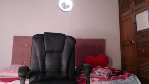 bigclit_isa online show from March 16, 1:11 am