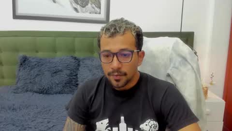 Snapshot of bigcock_hair chatting on December 4, 10:40 pm bigcock_hair online show from December 4, 10:40 pm