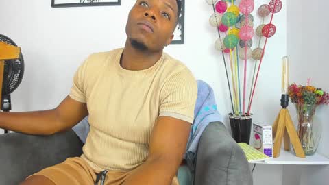 Snapshot of bigcock_latin01 chatting on January 20, 3:15 am sexy muscle online show from January 20, 3:15 am