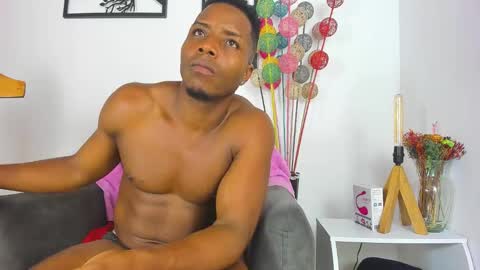 Snapshot of bigcock_latin01 chatting on January 23, 7:32 am sexy muscle online show from January 23, 7:32 am