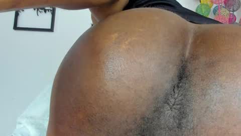 Snapshot of bigcock_latin01 chatting on October 24, 2:41 am sexy muscle online show from October 24, 2:41 am