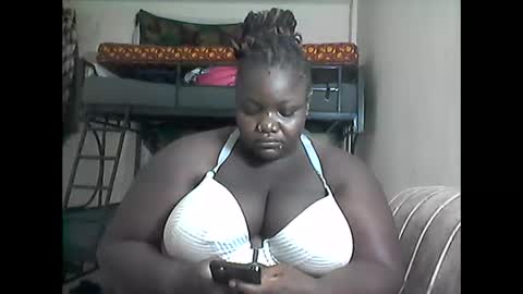 Snapshot of bigdarkass chatting on November 13, 8:02 am VIOLET online show from November 13, 8:02 am