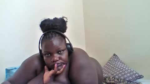 Snapshot of bigdarkass chatting on December 14, 9:58 am VIOLET online show from December 14, 9:58 am