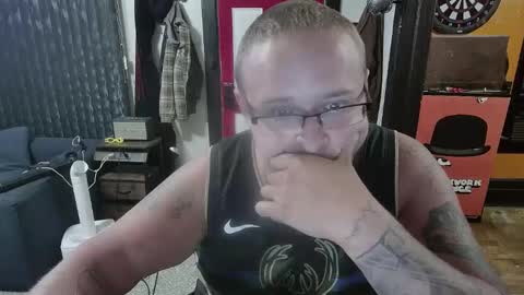 Snapshot of bigdbrillion chatting on October 5, 5:39 am Darryl online show from October 5, 5:39 am