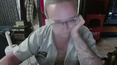 Snapshot of bigdbrillion chatting on October 7, 12:35 pm Darryl online show from October 7, 12:35 pm