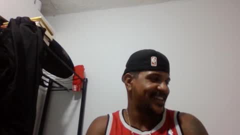 Snapshot of bigdick211292 chatting on December 2, 1:33 am bigdick211292 online show from December 2, 1:33 am