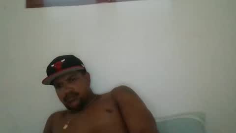 Snapshot of bigdick211292 chatting on December 19, 7:32 pm bigdick211292 online show from December 19, 7:32 pm