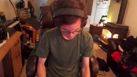 Snapshot of bigdickasmr chatting on November 1, 4:42 pm bigdickasmr online show from November 1, 4:42 pm