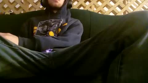 Snapshot of biggestboiiii chatting on April 3, 7:06 am biggestboiiii online show from April 3, 7:06 am