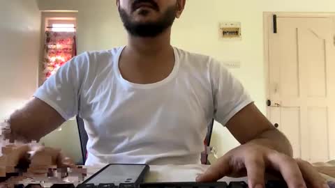 Snapshot of bighandsomesatisfy chatting on January 3, 8:00 am bighandsomesatisfy online show from January 3, 8:00 am