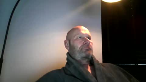 Snapshot of bigmike3339 chatting on December 4, 7:50 am bigmike3339 online show from December 4, 7:50 am