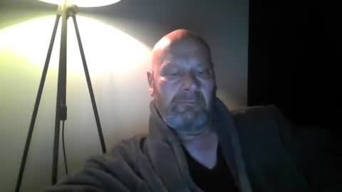 Snapshot of bigmike3339 chatting on March 3, 5:31 am bigmike3339 online show from March 3, 5:31 am