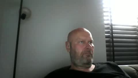 Snapshot of bigmike3339 chatting on October 16, 7:31 am bigmike3339 online show from October 16, 7:31 am