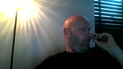 Snapshot of bigmike3339 chatting on October 27, 8:40 am bigmike3339 online show from October 27, 8:40 am