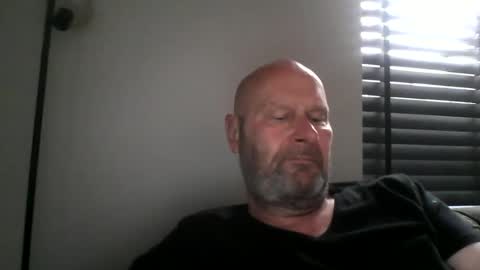 Snapshot of bigmike3339 chatting on October 28, 9:57 am bigmike3339 online show from October 28, 9:57 am