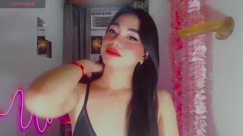 kiaaannaaaa online show from April 24, 10:45 pm