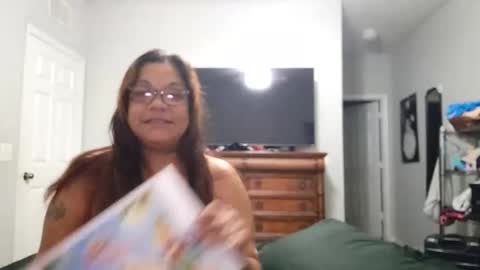 Snapshot of bigolemini chatting on October 6, 7:50 am the Mini mami online show from October 6, 7:50 am