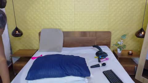 bigroundbooty_ online show from May 26, 9:00 pm