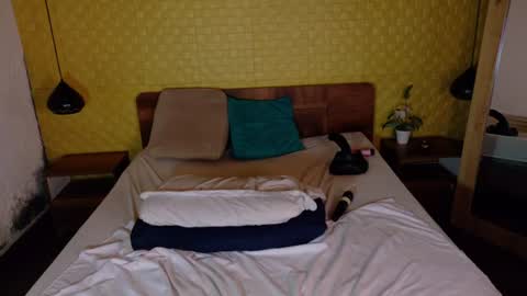 bigroundbooty_ online show from June 15, 7:38 pm