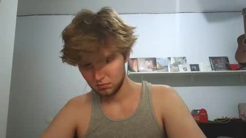 bigskinnyboyshh online show from May 3, 3:34 am