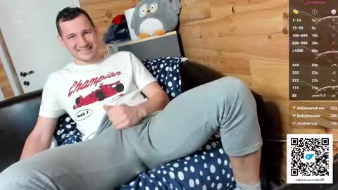 Snapshot of bigsshark chatting on February 19, 12:33 pm bigsshark online show from February 19, 12:33 pm