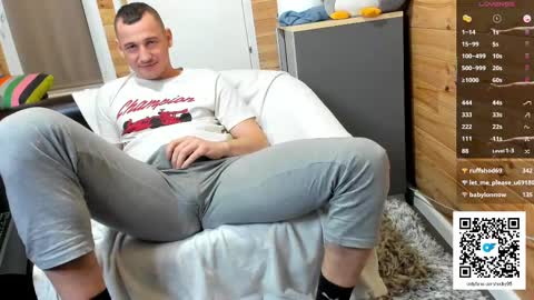 Snapshot of bigsshark chatting on February 24, 9:10 am bigsshark online show from February 24, 9:10 am