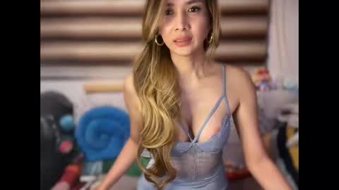 Snapshot of bigsurprise4u chatting on December 3, 2:41 am Yna online show from December 3, 2:41 am