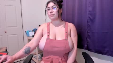 Snapshot of bigt3ti chatting on January 17, 8:13 am Nubia online show from January 17, 8:13 am