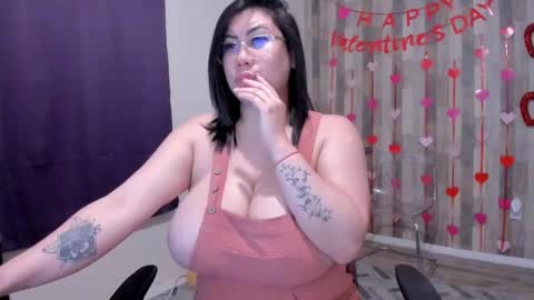 Snapshot of bigt3ti chatting on February 9, 2:17 am Nubia online show from February 9, 2:17 am