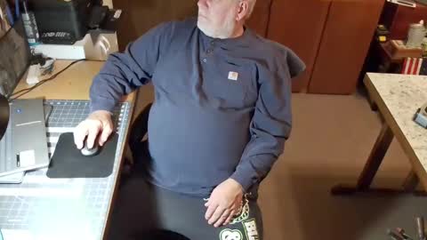 Snapshot of bigthump9999 chatting on December 11, 12:33 am bigthump9999 online show from December 11, 12:33 am