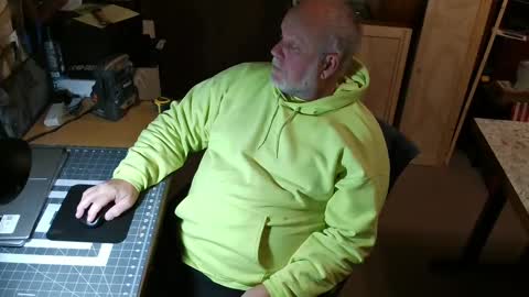 Snapshot of bigthump9999 chatting on December 15, 4:59 pm bigthump9999 online show from December 15, 4:59 pm