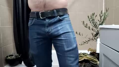 Snapshot of bigtopcircus chatting on December 22, 3:47 am bigtopcircus online show from December 22, 3:47 am