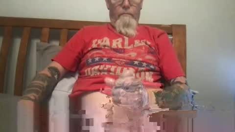 Snapshot of bigwhitedickdaddy69 chatting on January 7, 11:37 am Bigwhitedickdaddy and BabyCakes online show from January 7, 11:37 am