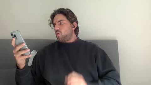 bikdig1 online show from November 4, 12:48 pm