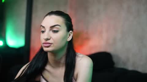  Biki  online show from November 24, 9:25 pm