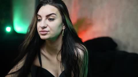  Biki  online show from November 29, 7:28 pm