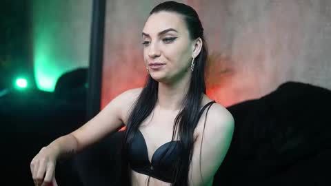  Biki  online show from December 1, 8:25 pm