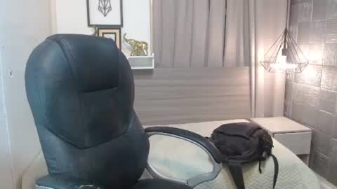 Snapshot of billiejean18 chatting on July 21, 1:35 pm Billie Jean online show from July 21, 1:35 pm