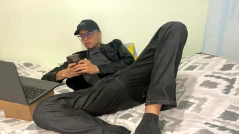 billy_magteo online show from August 5, 6:33 pm