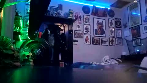 Snapshot of billygunn13 chatting on December 13, 10:37 pm billygunn13 online show from December 13, 10:37 pm