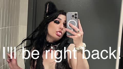 Snapshot of bimbokitten666 chatting on December 7, 1:03 am Danny online show from December 7, 1:03 am