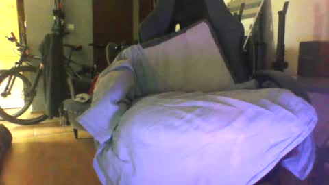 Snapshot of binder2122 chatting on June 12, 12:48 pm binder2122 online show from June 12, 12:48 pm