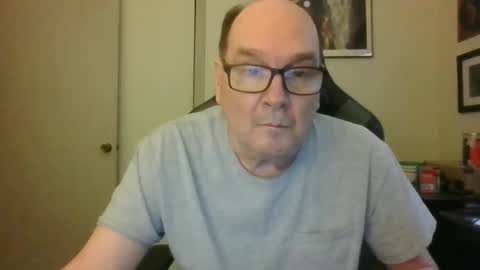 Snapshot of bink195234 chatting on December 4, 8:39 pm Bink195234 online show from December 4, 8:39 pm