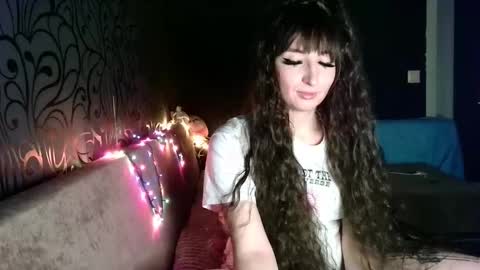 birdie_kiss online show from February 11, 7:30 pm