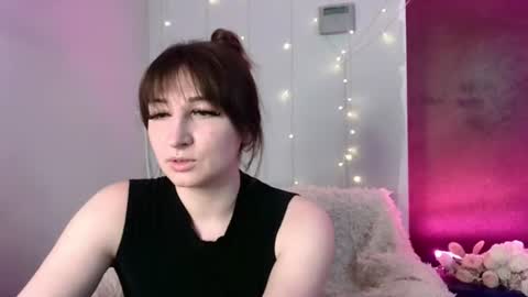 Snapshot of birdie_kiss chatting on June 12, 8:19 pm birdie_kiss online show from June 12, 8:19 pm