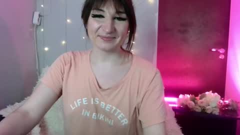 Snapshot of birdie_kiss chatting on June 18, 9:08 pm birdie_kiss online show from June 18, 9:08 pm